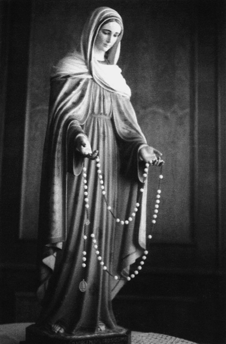 Estatua original de Nuestra Señora de las Lágrimas en Campinas, Brasil.